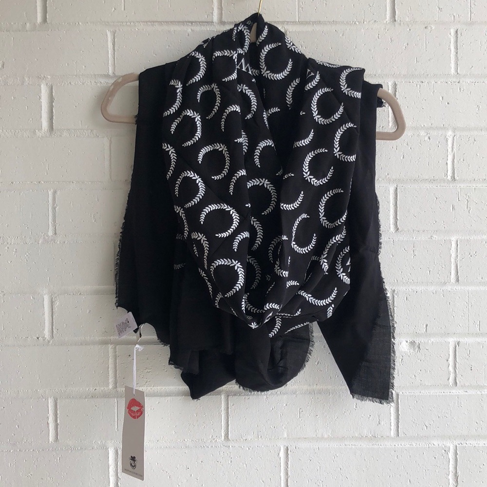 NWT Wildfox Laurel Garden Scarf